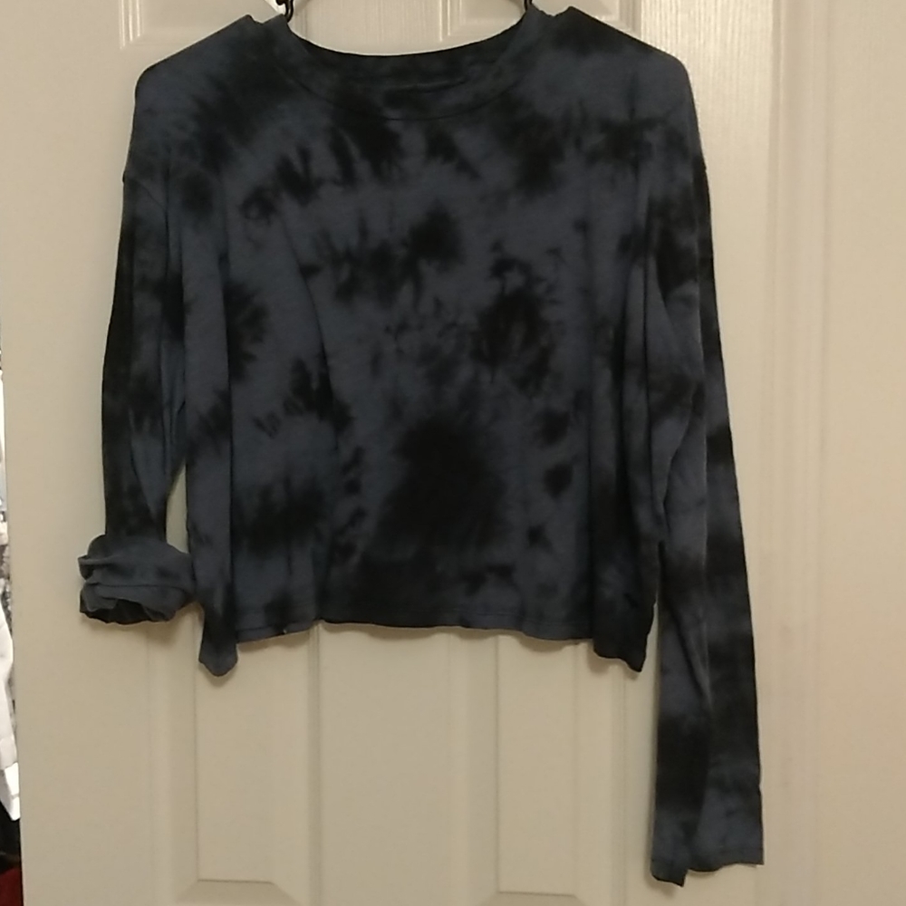 Pink tye-dye long sleeve crop top